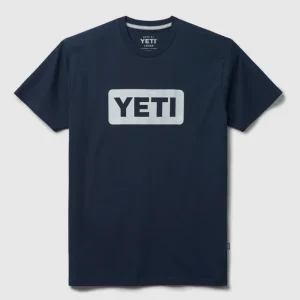 Camiseta YETI LOGO BADGE PREMIUM T-SHIRT – Navy/White
